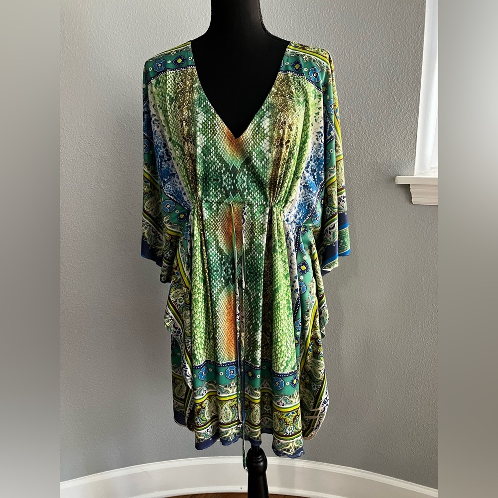 Beach coverup,multicolor, V-neck, belted. Size XL 100% polyester